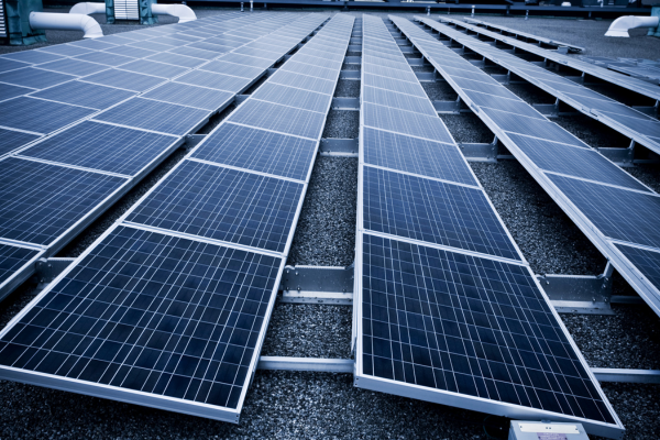 Energia solar industrial integração com painéis elétricos existentes em usinas